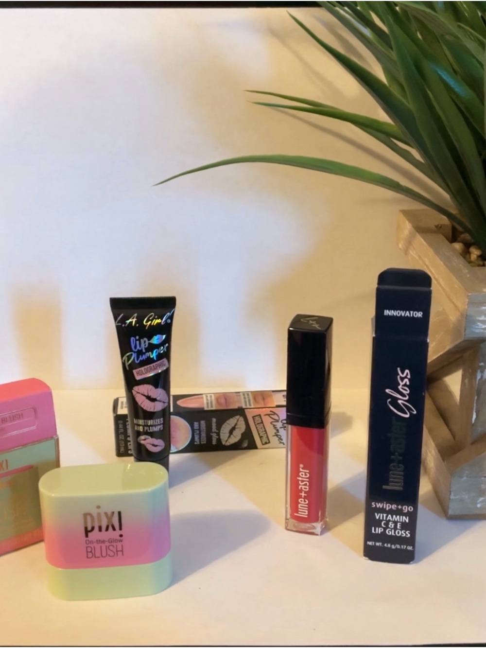 Pixi On-the-Glow Blush, Lune + Aster Lipgloss & L.A. Girl Lip Gloss bundle